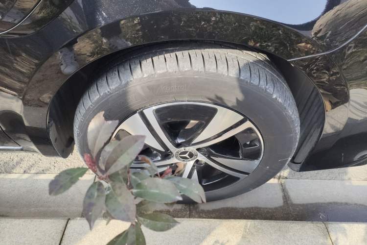 Used Mercedes-Benz Vito 2024 2.0T Elite Version 7 Seats Right Front Wheel Hub