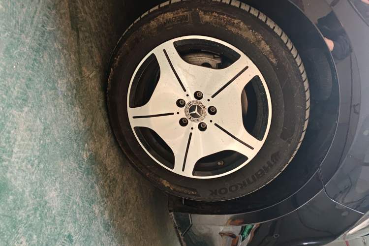 Used Mercedes-Benz Vito 2024 2.0T Business Version 7 Seats Right Front Wheel Hub