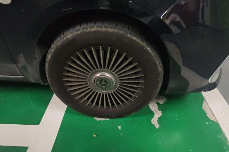 Used Mercedes-Benz Vito 2024 2.0T Elite Version 7 Seats Right Front Wheel Hub