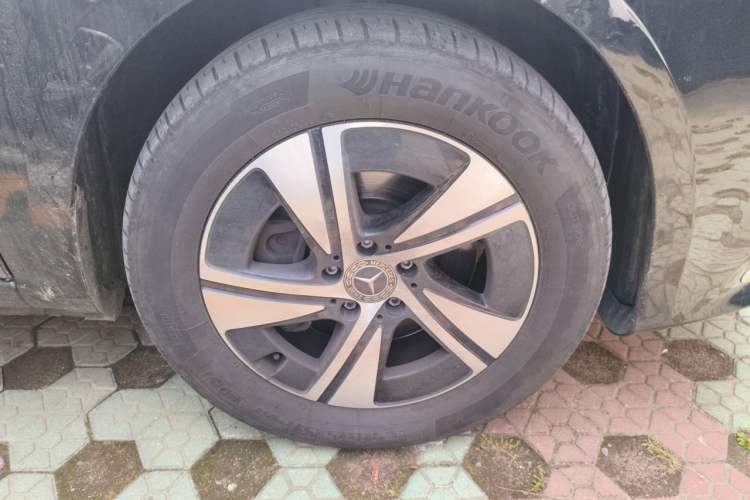 Used Mercedes-Benz Vito 2024 2.0T Elite Version 7 Seats Right Front Wheel Hub