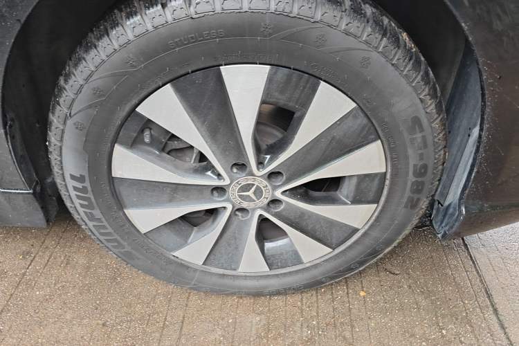 Used Mercedes-Benz Vito  Right Front Wheel Hub