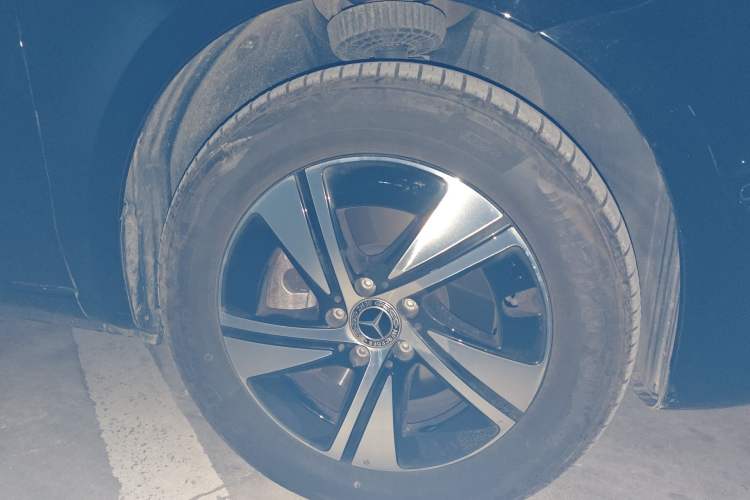 Used Mercedes-Benz Vito 2024 2.0T Business Version 7 Seats Right Front Wheel Hub