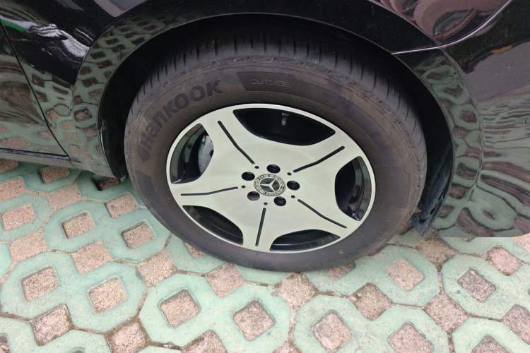 Used Mercedes-Benz Vito 2024 2.0T Elite Version 7 Seats Right Front Wheel Hub