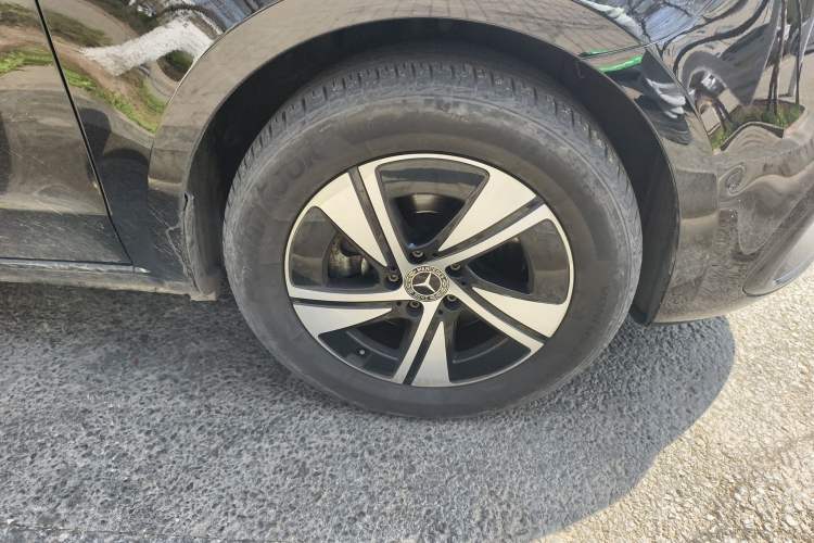 Used Mercedes-Benz Vito 2024 2.0T Business Version 7 Seats Right Front Wheel Hub