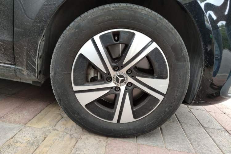 Used Mercedes-Benz Vito 2024 2.0T Elite Version 7 Seats Right Front Wheel Hub