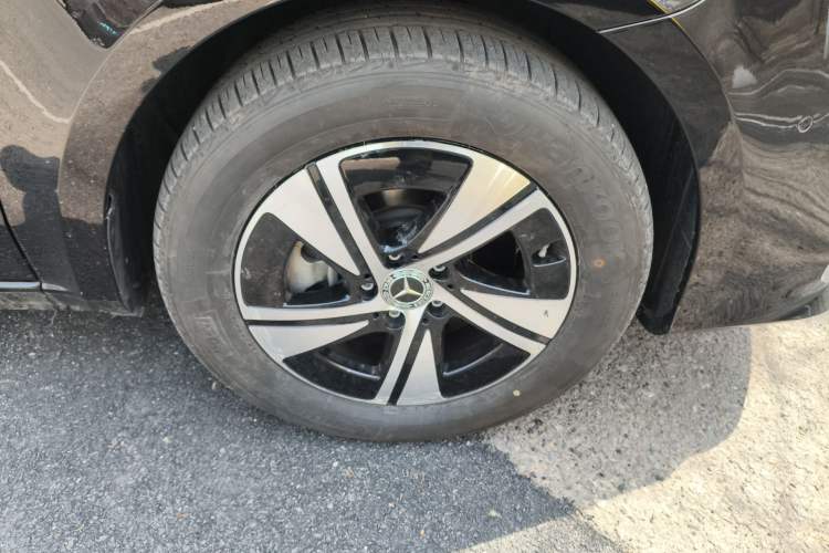 Used Mercedes-Benz Vito 2024 2.0T Business Version 7 Seats Right Front Wheel Hub