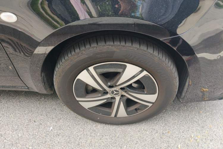 Used Mercedes-Benz Vito 2024 2.0T Elite Version 7 Seats Right Front Wheel Hub