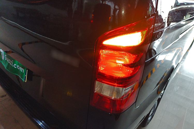 Used Mercedes-Benz Vito 2024 2.0T Elite Version 7 Seats Right Rear Taillight
