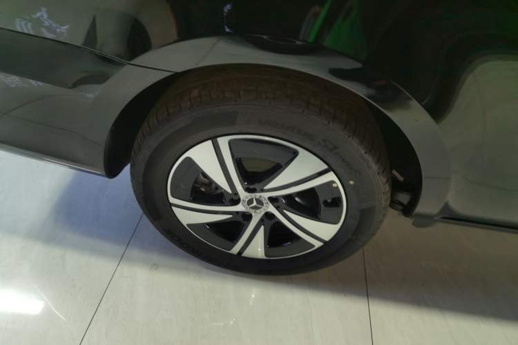 Used Mercedes-Benz Vito 2024 2.0T Business Version 7 Seats Right Rear Wheel Hub