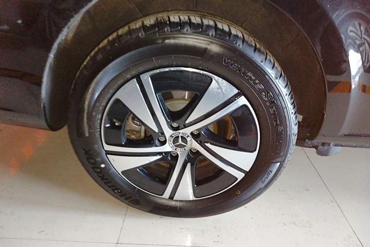 Used Mercedes-Benz Vito 2024 2.0T Elite Version 7 Seats Right Rear Wheel Hub