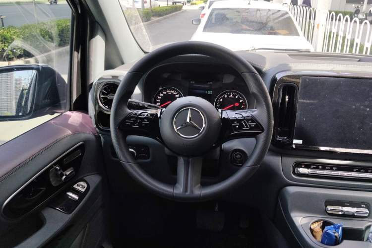 Used Mercedes-Benz Vito 2024 2.0T Elite Version 8 Seats Steering Wheel
