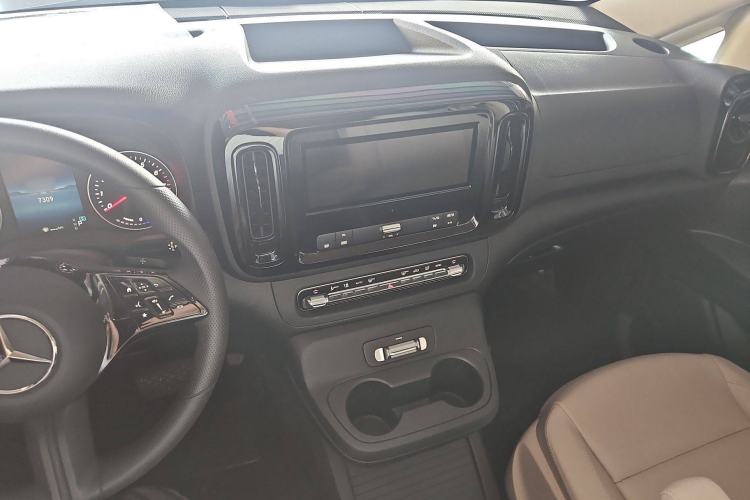 Used Mercedes-Benz Vito 2024 2.0T Elite Version 7 Seats Steering Wheel