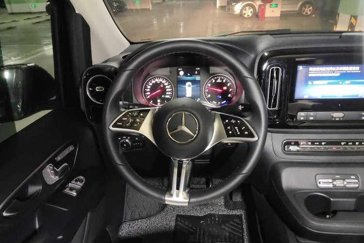 Used Mercedes-Benz Vito 2024 2.0T Business Version 7 Seats Steering Wheel
