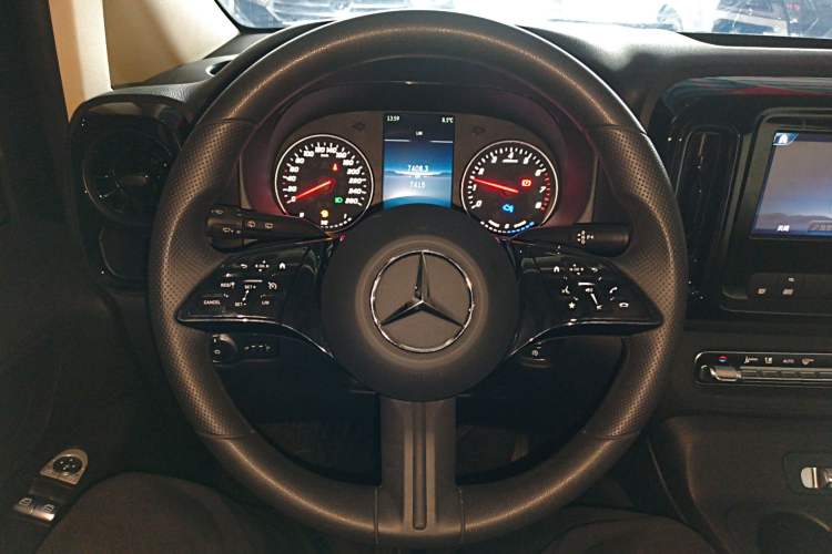 Used Mercedes-Benz Vito 2024 2.0T Elite Version 7 Seats Steering Wheel