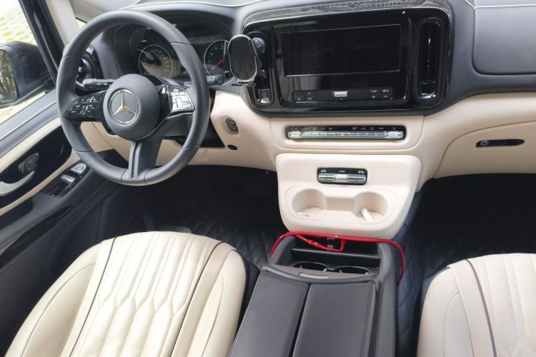 Used Mercedes-Benz Vito 2024 2.0T Elite Version 7 Seats Steering Wheel