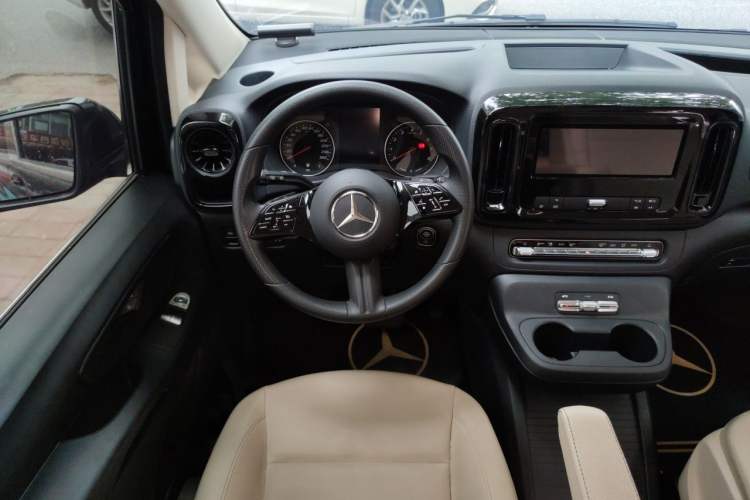 Used Mercedes-Benz Vito 2024 2.0T Elite Version 7 Seats Steering Wheel