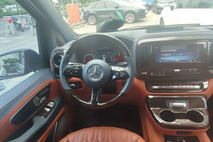 Used Mercedes-Benz Vito 2024 2.0T Elite Version 7 Seats Steering Wheel