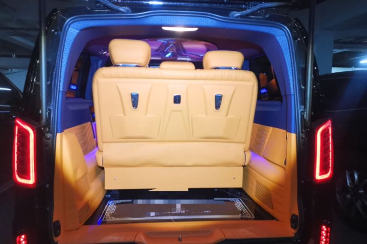 Used Mercedes-Benz Vito 2024 2.0T Elite Version 7 Seats Trunk