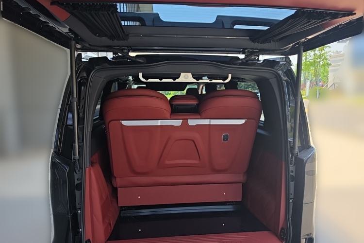 Used Mercedes-Benz Vito 2024 2.0T Elite Version 7 Seats Trunk