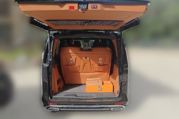 Used Mercedes-Benz Vito 2024 2.0T Elite Version 7 Seats Trunk