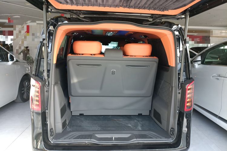 Used Mercedes-Benz Vito 2024 2.0T Elite Version 7 Seats Trunk