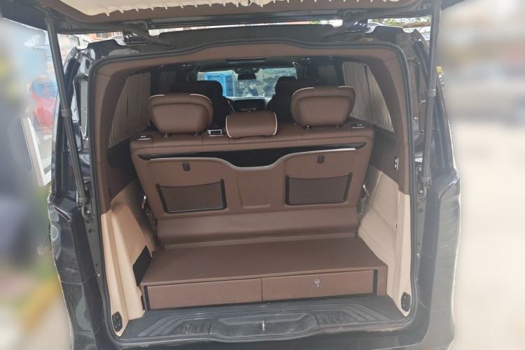 Used Mercedes-Benz Vito 2024 2.0T Elite Version 7 Seats Trunk