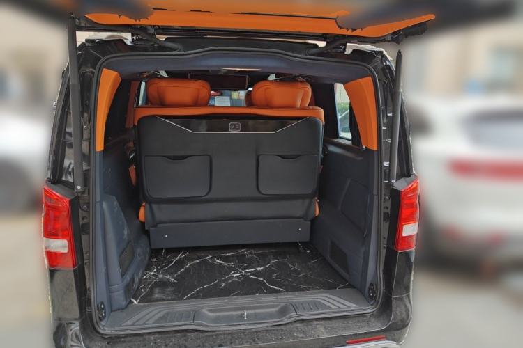 Used Mercedes-Benz Vito 2024 2.0T Elite Version 7 Seats Trunk