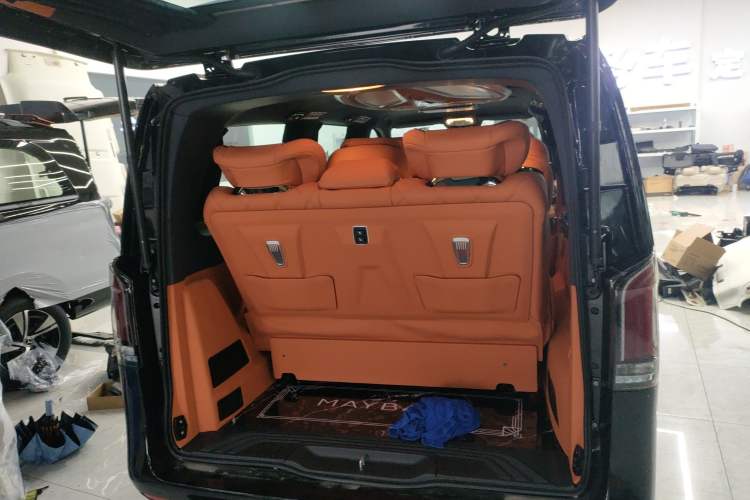 Used Mercedes-Benz Vito 2024 2.0T Elite Version 7 Seats Trunk