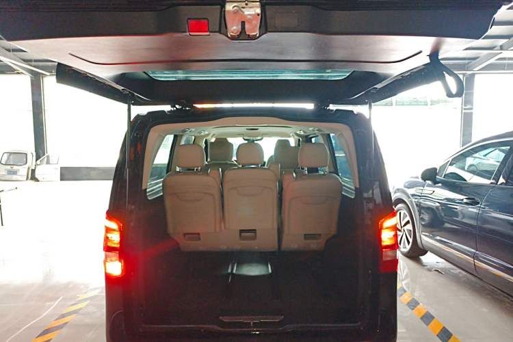 Used Mercedes-Benz Vito 2024 2.0T Elite Version 7 Seats Trunk