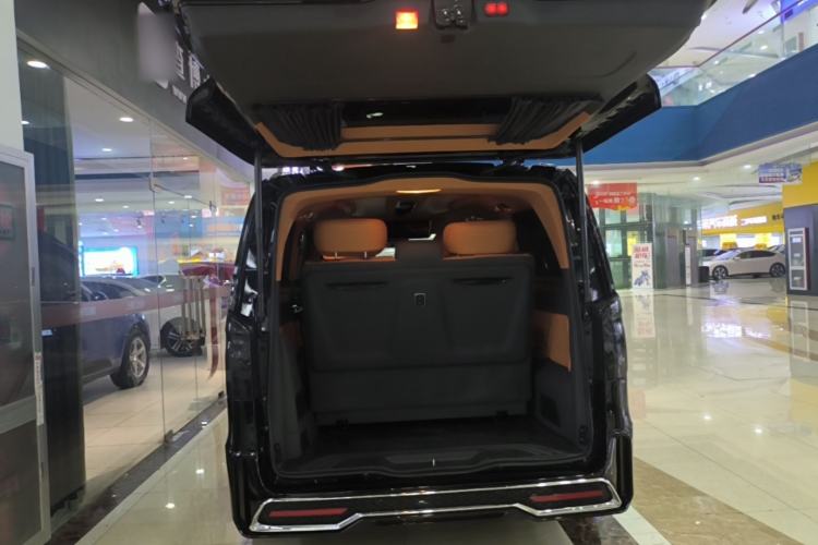 Used Mercedes-Benz Vito 2024 2.0T Elite Version 7 Seats Trunk