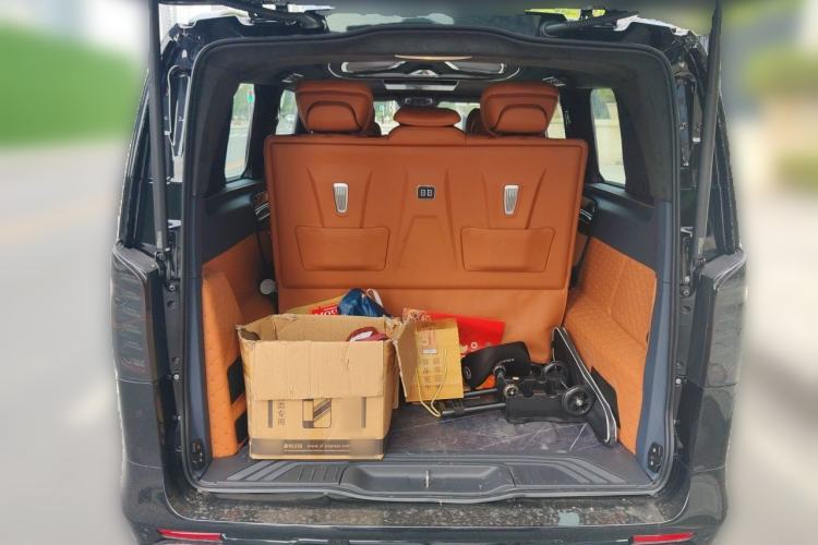 Used Mercedes-Benz Vito 2024 2.0T Elite Version 7 Seats Trunk