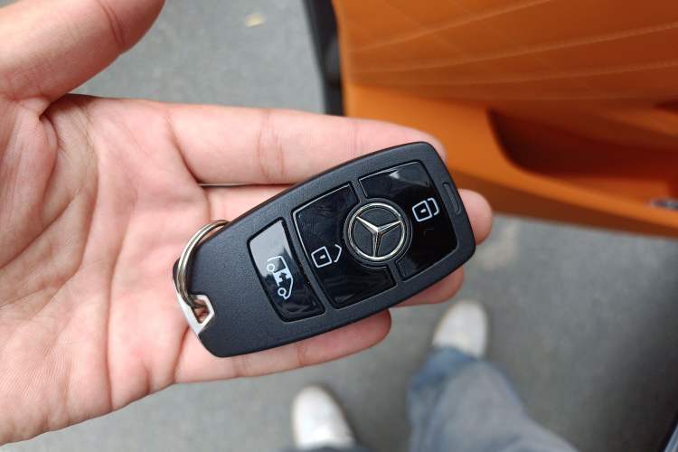 Used Mercedes-Benz Vito 2024 2.0T Business Version 7 Seats Vehicle Key