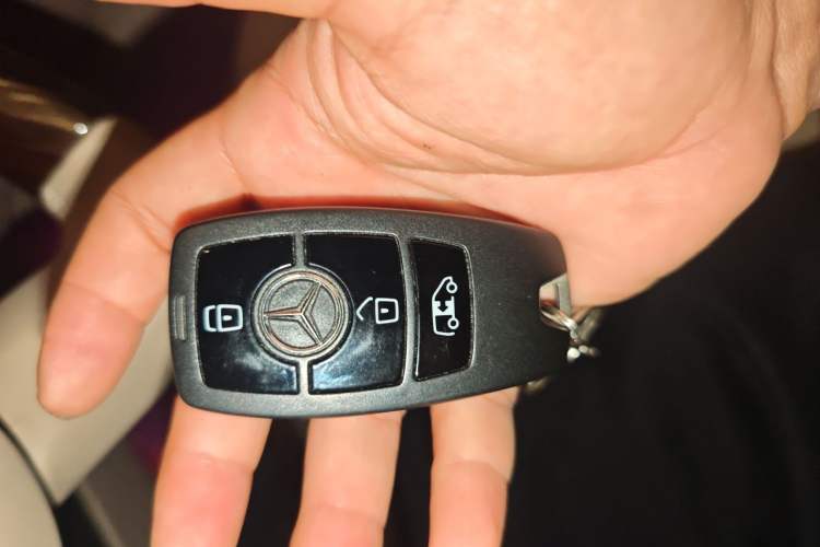 Used Mercedes-Benz Vito 2024 2.0T Elite Version 7 Seats Vehicle Key