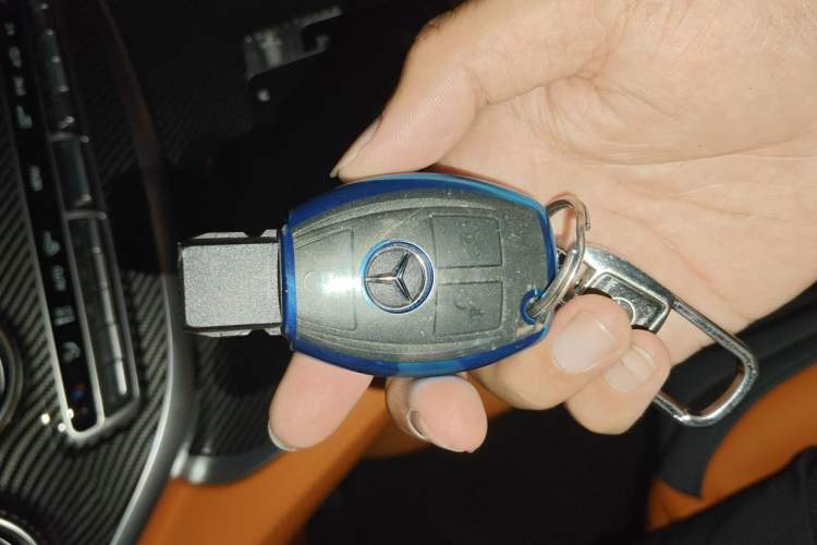 Used Mercedes-Benz Vito 2024 2.0T Business Version 7 Seats Vehicle Key