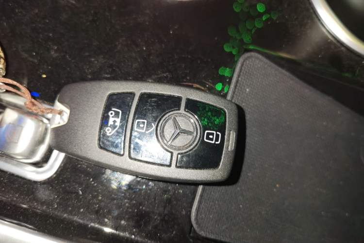 Used Mercedes-Benz Vito 2024 2.0T Business Version 7 Seats Vehicle Key
