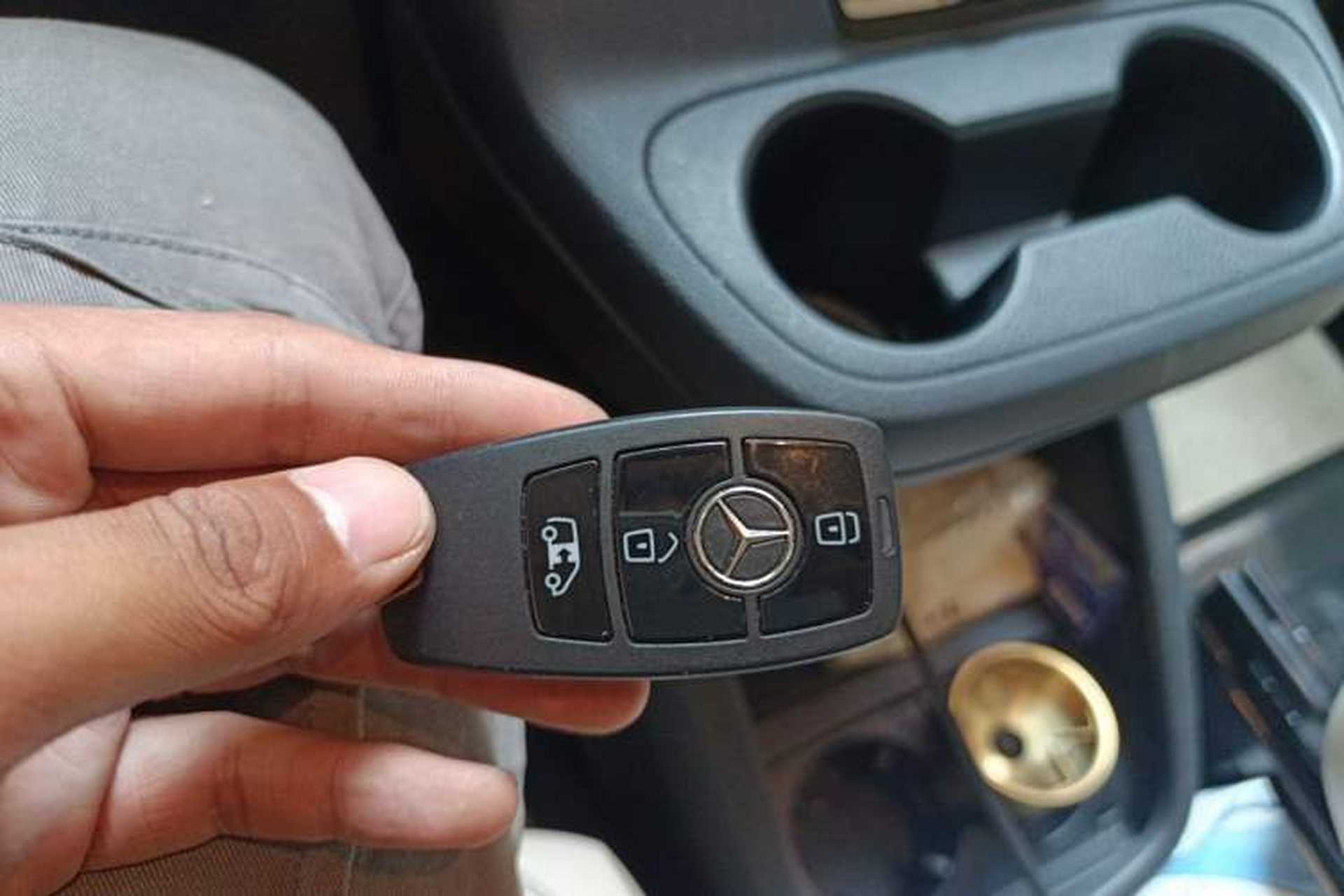 Used Mercedes-Benz Vito 2024 2.0T Business Version 7 Seats Vehicle Key