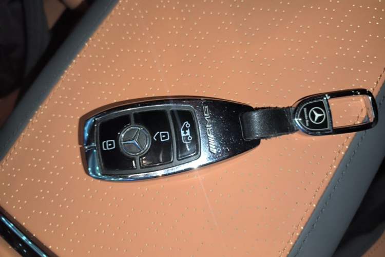 Used Mercedes-Benz Vito 2024 2.0T Elite Version 7 Seats Vehicle Key