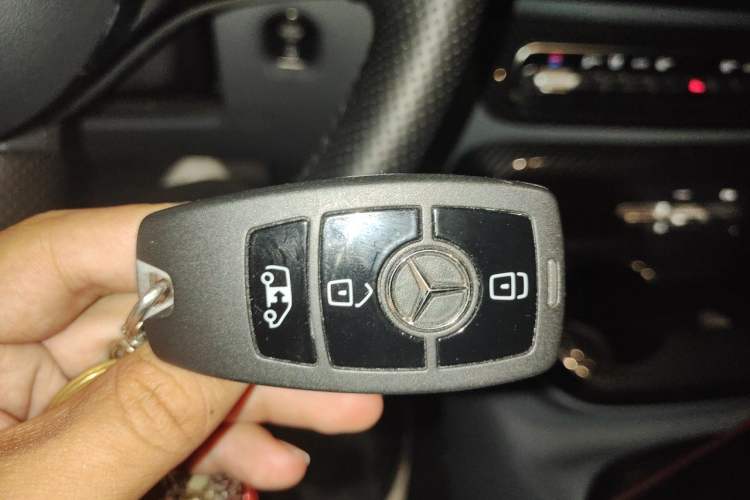 Used Mercedes-Benz Vito 2024 2.0T Business Version 7 Seats Vehicle Key