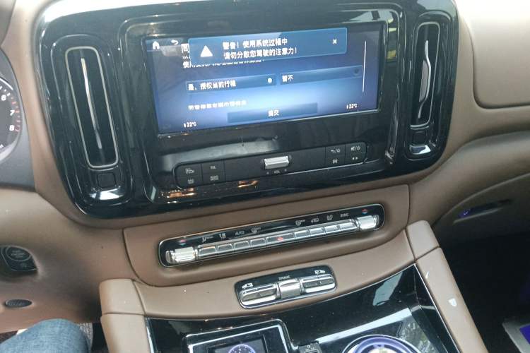 Used Mercedes-Benz Vito 2025 2.0T Business 7-Seater Audio And AC Panel