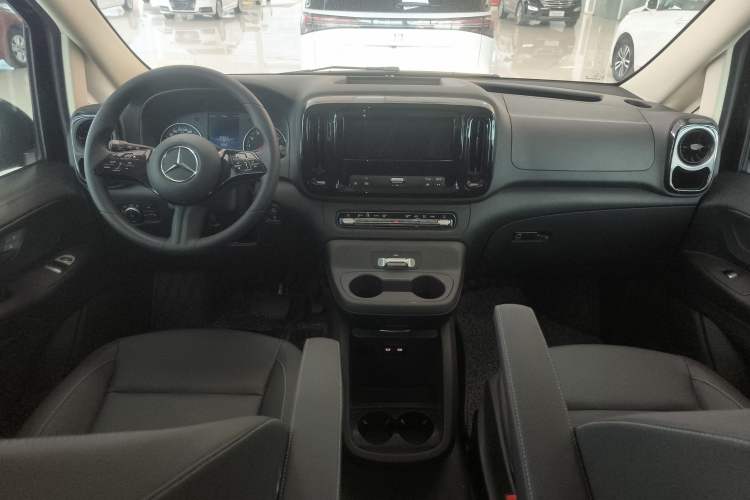 Used Mercedes-Benz Vito 2025 2.0T Elite 7-Seater Center Console