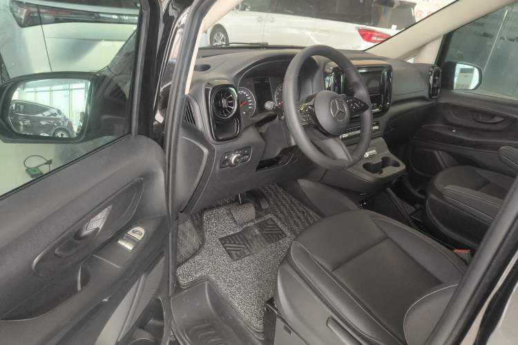 Used Mercedes-Benz Vito 2025 2.0T Elite 7-Seater Driver Seat