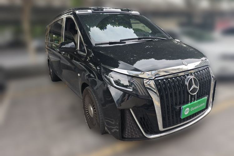 Used Mercedes-Benz Vito 2025 2.0T Elite 7-Seater Front Right 45 Deg