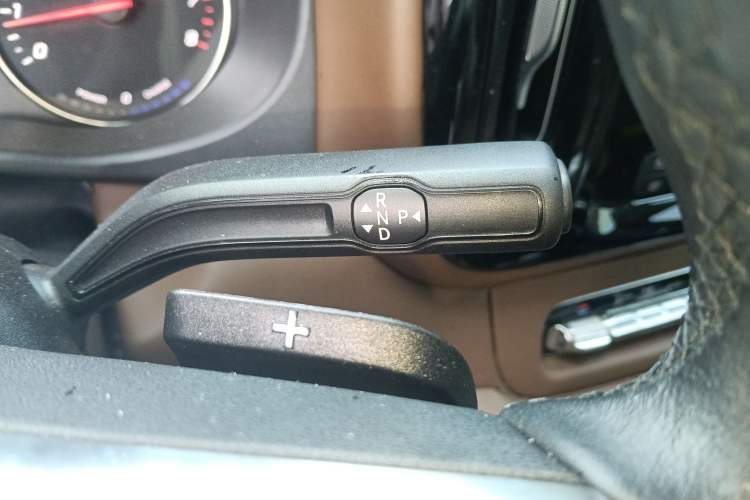 Used Mercedes-Benz Vito 2025 2.0T Business 7-Seater Gear Lever