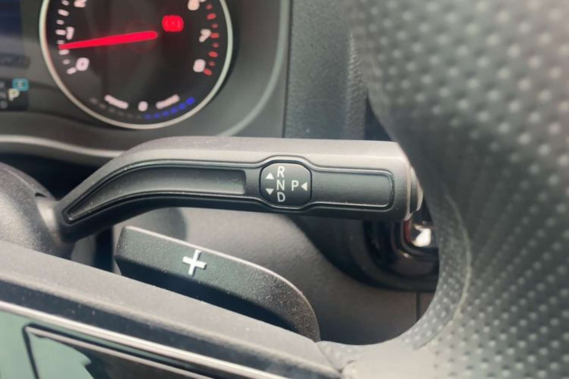 Used Mercedes-Benz Vito 2025 2.0T Elite 7-Seater Gear Lever