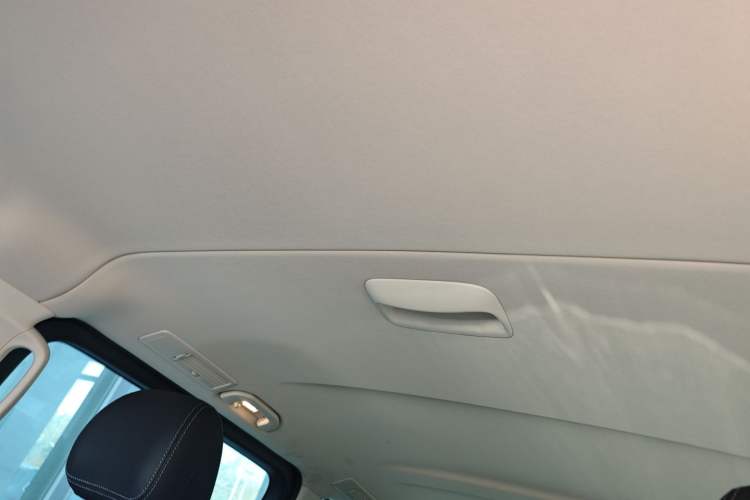 Used Mercedes-Benz Vito 2025 2.0T Elite 7-Seater Headliner