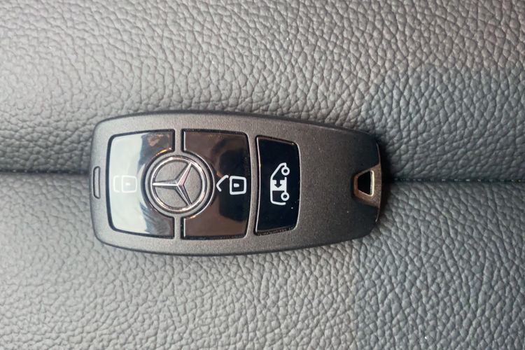 Used Mercedes-Benz Vito 2025 2.0T Elite 7-Seater Interior 1