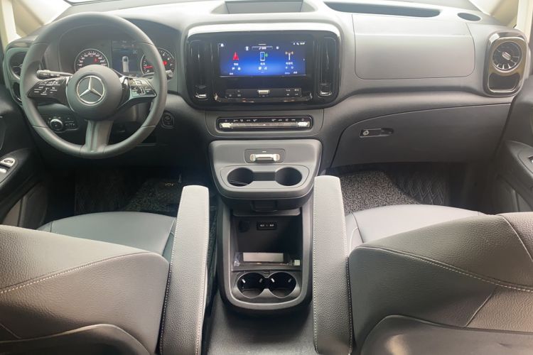 Used Mercedes-Benz Vito 2025 2.0T Elite 7-Seater Interior 2