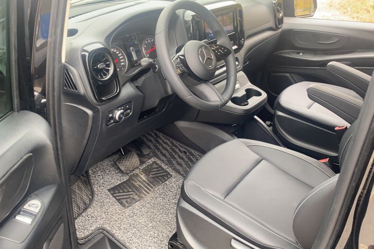Used Mercedes-Benz Vito 2025 2.0T Elite 7-Seater Interior 3