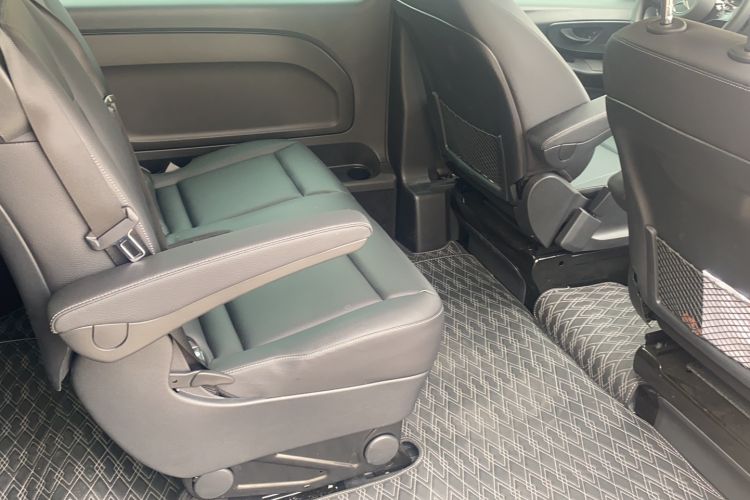 Used Mercedes-Benz Vito 2025 2.0T Elite 7-Seater Interior 5