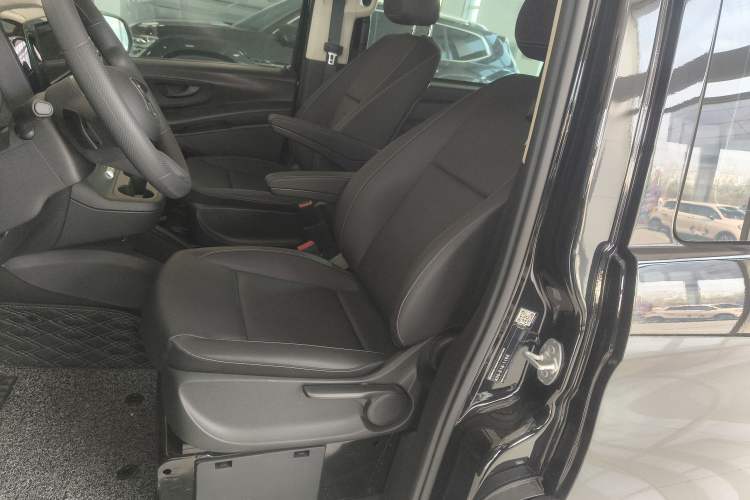 Used Mercedes-Benz Vito 2025 2.0T Elite 7-Seater Left Front Seat